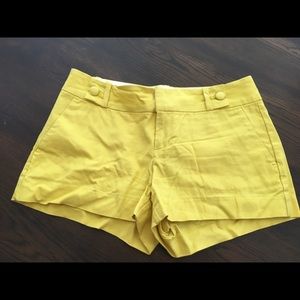 Banana Republic size 0 yellow chino short